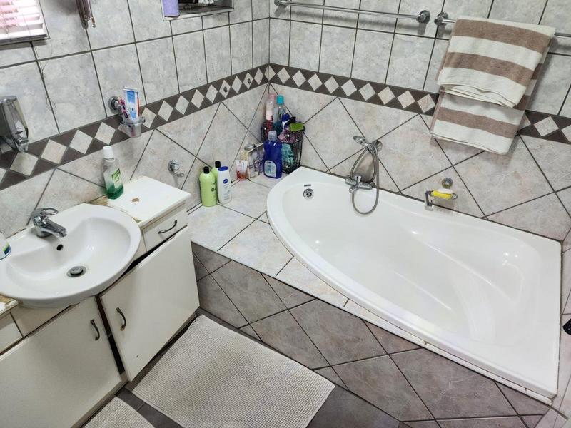 4 Bedroom Property for Sale in Sasolburg Ext 4 Free State